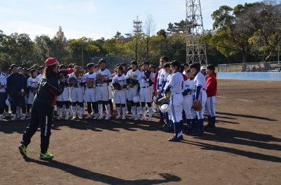 デンソー女子ソフトボールチームが中高生指導 東愛知新聞