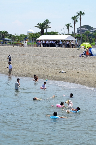 田原の海水浴場オープン 東愛知新聞