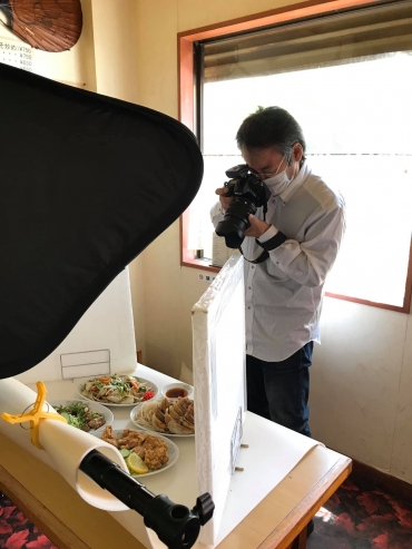 飲食店支援へ彦坂さん料理無料撮影 東愛知新聞