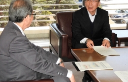 豊川・小坂井地域交流会館の整備計画案を市長へ報告