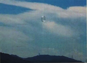 蒲郡上空に現れたリング状のUFO(ムー「2019年1月号」より)