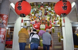豊橋の西光寺で「三河酉の市」始まる