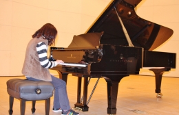蒲郡市民会館にグランドピアノの名器「スタインウェイ」導入