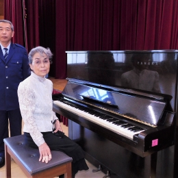 豊橋の藤田さんが刑務所へピアノ寄贈