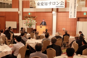約180人が聞き入った河野氏の講演