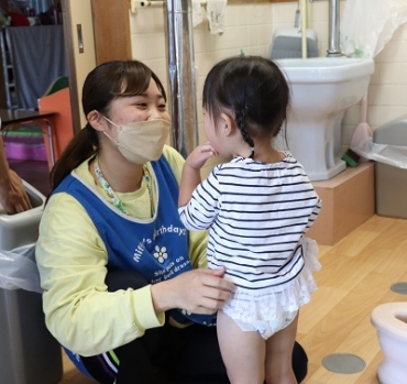 市立保育園などで正式導入したおむつのサブスク=くるみ保育園で
