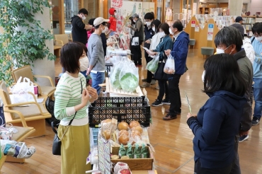 客足が途切れないマルシェ