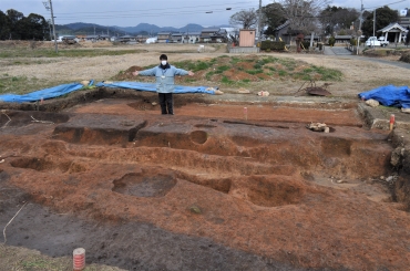 南大門の位置を特定した発掘調査=史跡三河国分寺跡で
