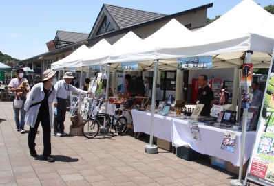 道の駅「筆柿の里 幸田」で奥三河の魅力PR 東愛知新聞