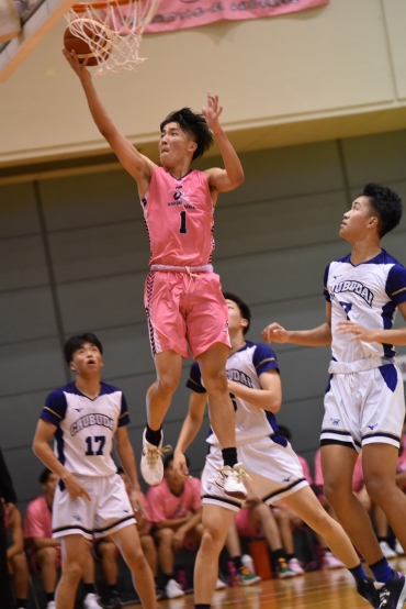 チームを引っ張る司令塔の舘山=一宮市内で