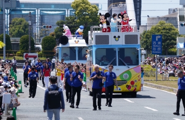 8万人が訪れた東京ディズニーリゾート・スペシャルパレード=蒲郡市浜町グラウンド周辺で