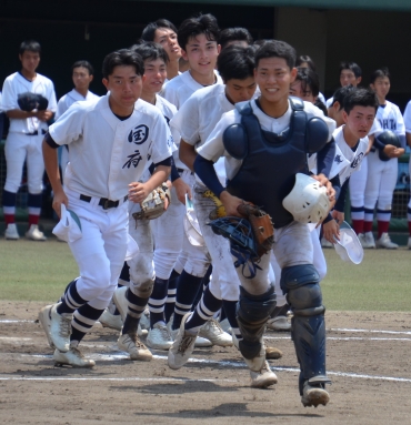 勝利した国府ナイン