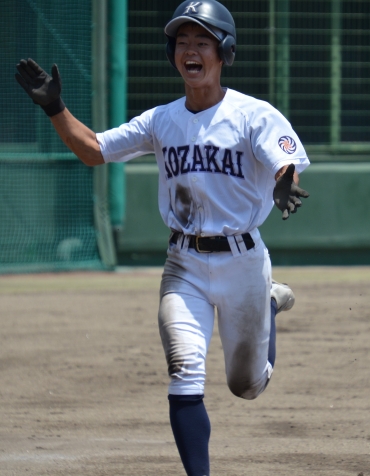 【小坂井-岡崎西】小坂井二回裏1死二、三塁、伊藤の右前打で柳澤がかえり先制=豊橋市民球場で