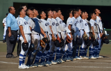 【豊橋中央―千種】校歌斉唱する豊橋中央ナイン