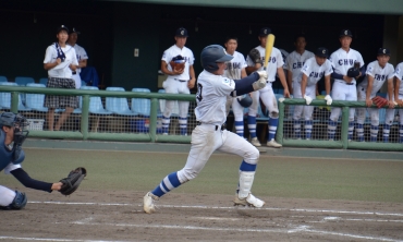 【豊橋中央―千種】豊橋中央四回2死一、二塁、谷奥の左飛が失策を誘い2点を先制
