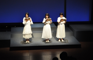 海軍工廠の悲劇を朗読で伝える「ハイネさん」=プラットで