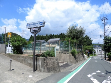 長山遊園地跡地は住宅街や一宮東部老人の憩の家となっている=豊川市上長山町で
