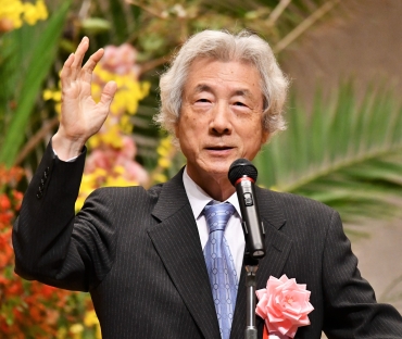 原発ゼロで自然エネルギーの活用を話す小泉氏=ライフポートとよはしで
