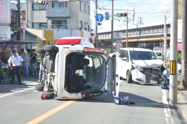 悲惨な交通事故の現場=豊橋市内で(8月21日撮影)