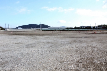 津波避難マウンドの整備工事が進む旧堀切小学校跡地=田原市の堀切地区で