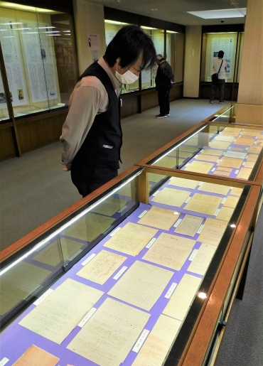 金子が古関裕而とやりとりした手紙の複製も=同