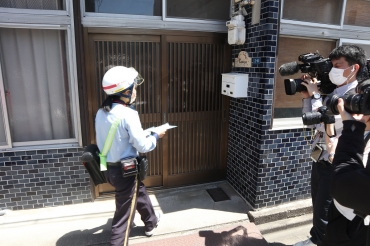 報道陣に公開された配達の様子