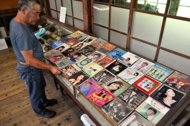 寄贈されたシングルレコードの一部