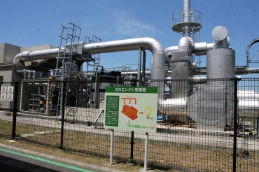 豊橋市バイオマス利活用センターのバイオガス発電機=豊橋市神野新田町中島で
