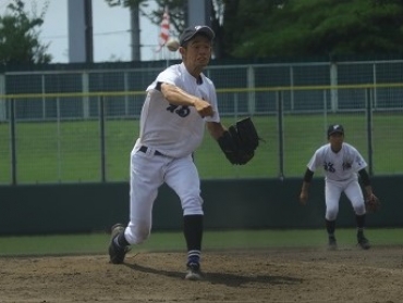 【大府-福江】9回表、再びマウンドに上がり、力投する福江の主戦尾﨑=小牧市民球場で