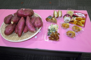 ラリーで味わえるスイーツの一部。左は千両さつまいも