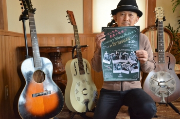 「この機会にカントリー・ブルースの格好良さ、楽しさを体験してほしい」と話す銀次郎さん=豊橋市老津町で