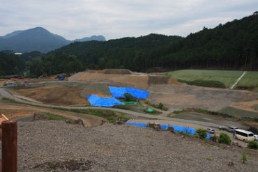 工期延長に伴い基本構想作成も中断される「山村都市交流拠点施設」の建設予定地=設楽町で