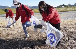 三菱UFJ社員が清掃活動通して海洋環境学ぶ