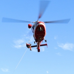 豊橋市消防本部など石巻山で合同救助訓練