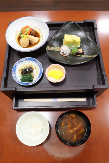 江戸時代の食卓を再現した箱膳料理