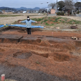 南大門の位置を特定 三河国分寺跡の発掘調査