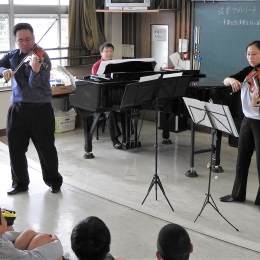 豊川の小学校で弦楽アウトリーチ