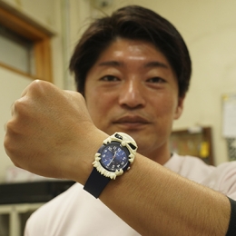 竹島水族館が「オオグソクムシ」腕時計販売