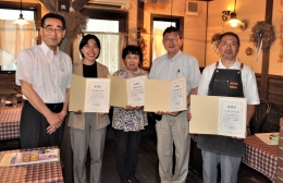 ツバメを見守る豊川の4団体 日本野鳥の会が感謝状