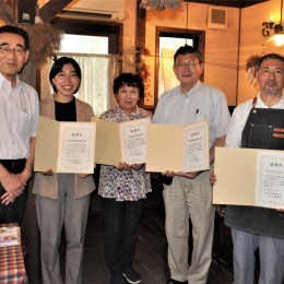 ツバメを見守る豊川の4団体 日本野鳥の会が感謝状