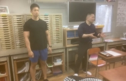 田原「ゆずりは学園」の授業で卒業生らが講演