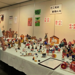 豊橋市民文化会館で「全国郷土玩具展 押絵工芸展」