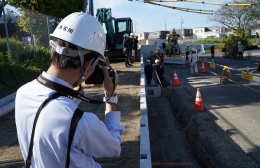 岡田建設が豊川工科高写真部を工事現場に招き撮影会