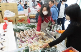 初の「貨客混載」で新鮮野菜届ける ほの国東三河マルシェin新宿