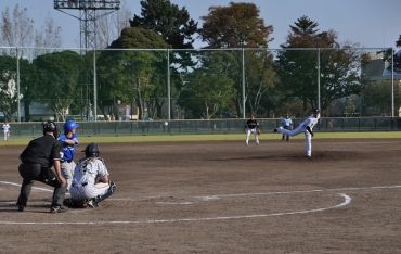 元プロ野球選手が出場したドリーム・ベースボール=豊川公園野球場で