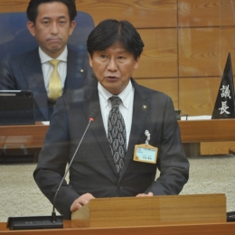 豊川市議会定例会で再選の竹本市長が所信表明