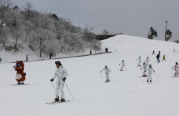豊根の茶臼山高原スキー場オープン