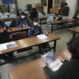 田原中生徒4人が地域猫活動学ぶ