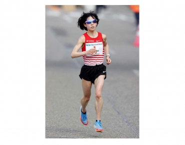 前回の名古屋ウィメンズマラソンで力走する鈴木選手(提供)