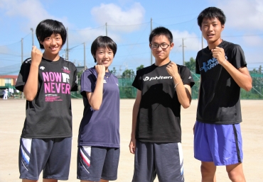 インターハイに出場する(左から)前澤さん、相場さん、川口さん、坂田さん=豊橋南高校で